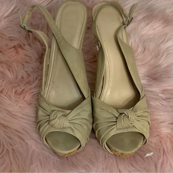 A.CO WOMANS BEIGE SIZE 10 with cork on base and heel look amazing - Picture 11 of 11